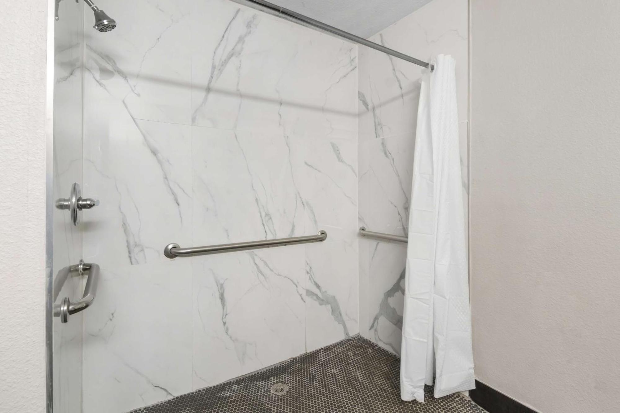 Surestay Plus By Best Western Fort Worth Benbrook Dış mekan fotoğraf